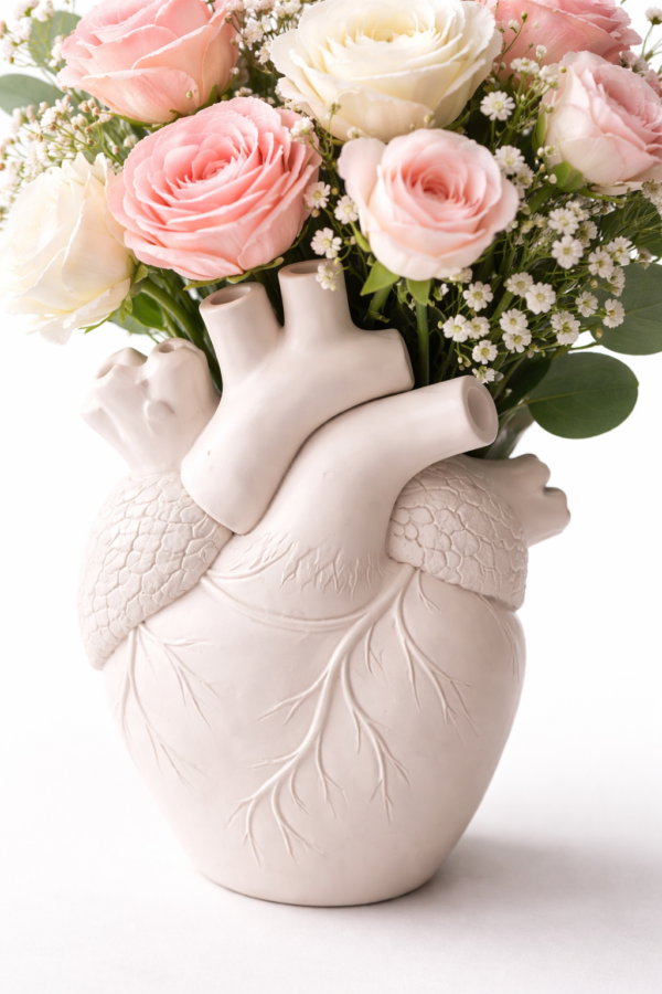 Nordic Anatomical Heart Vase – Resin Decorative Flower Pot for Tabletop